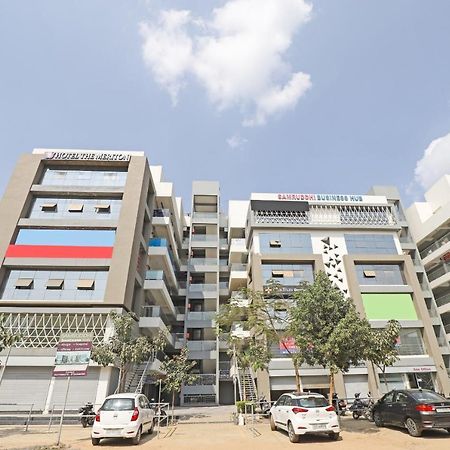 Oyo Flagship 86605 Hotel The Meriton אחמדאבאד מראה חיצוני תמונה