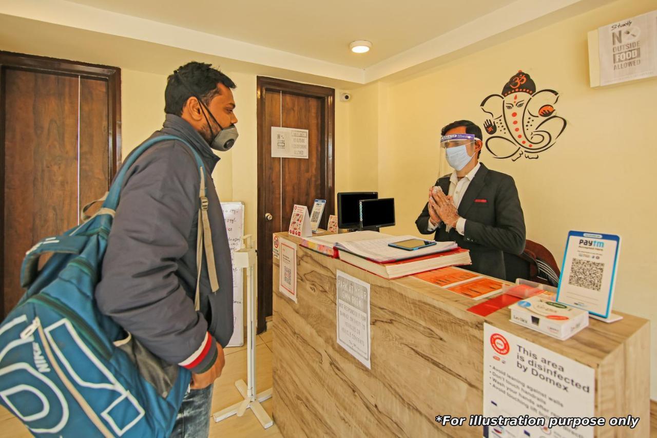 Oyo Flagship 86605 Hotel The Meriton אחמדאבאד מראה חיצוני תמונה
