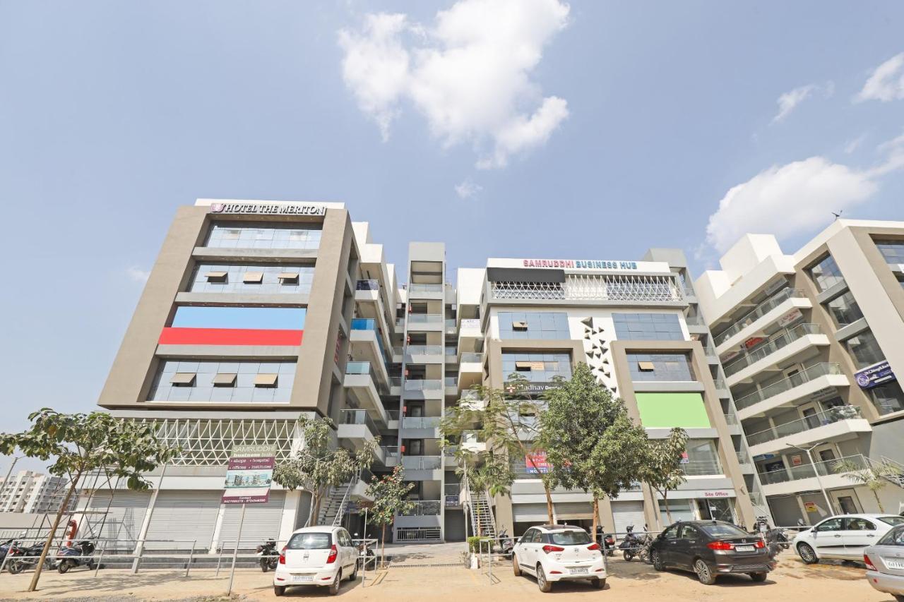 Oyo Flagship 86605 Hotel The Meriton אחמדאבאד מראה חיצוני תמונה