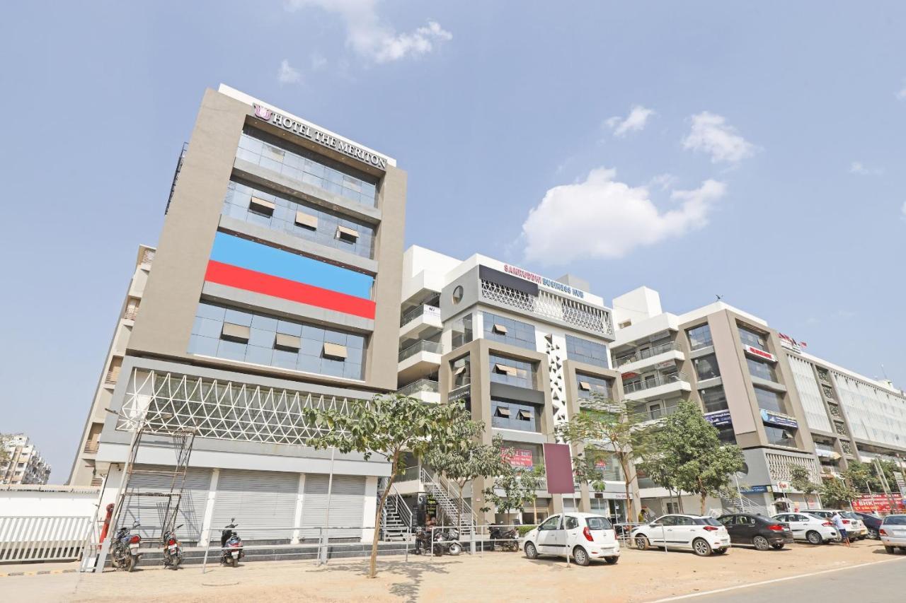 Oyo Flagship 86605 Hotel The Meriton אחמדאבאד מראה חיצוני תמונה